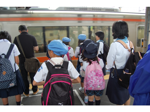 春日井まで電車に乗って出発です