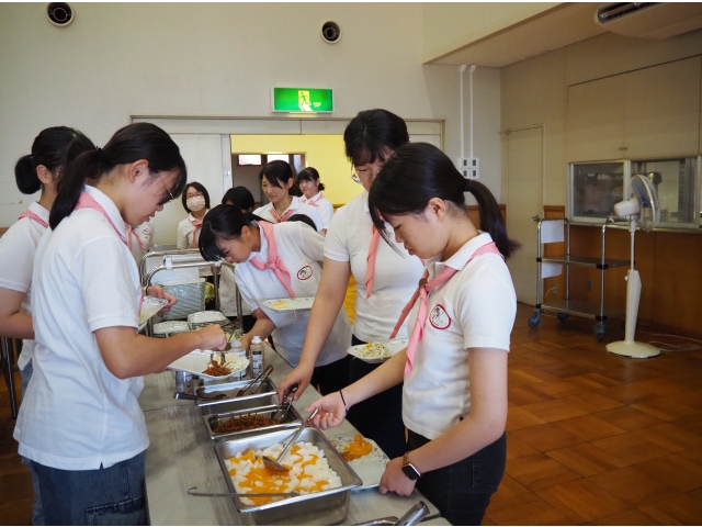 食堂で朝食バイキングなので何度もおかわりしたよ