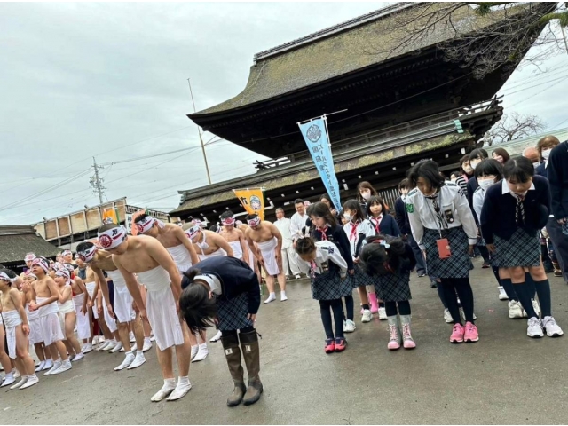 はだかまつり笹奉納