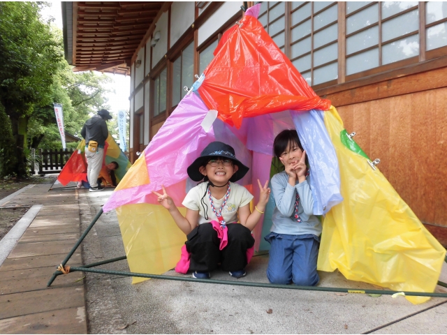 支柱とビニール袋で簡易テント作り