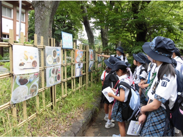 県内や世界の給食から学ぶ。