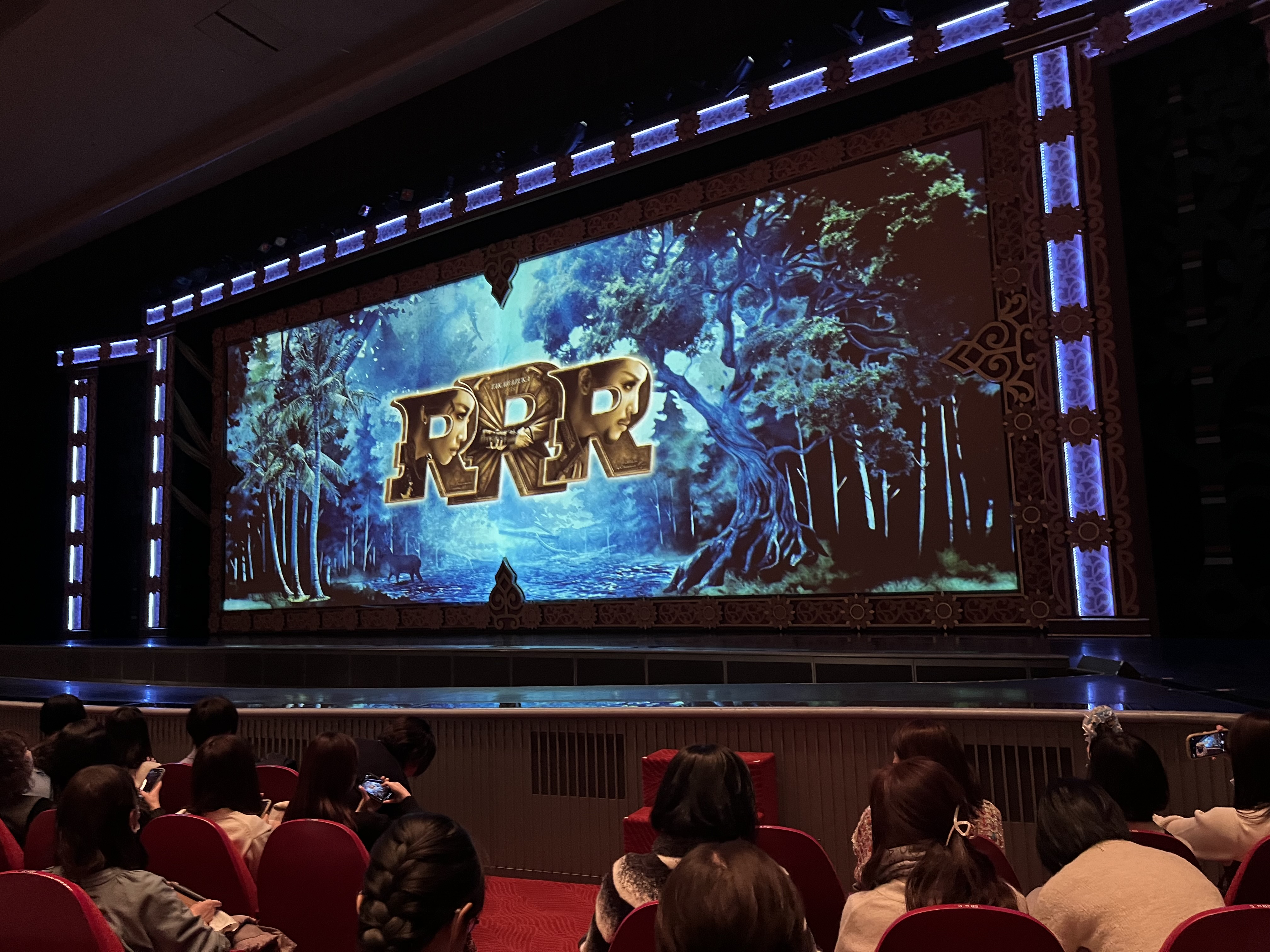 宝塚歌劇のA席からの眺め